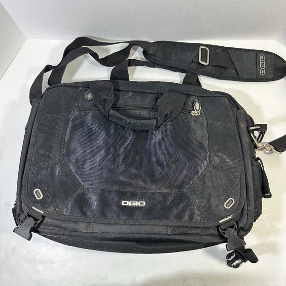 OGIO Corporate City Corp Messenger Bag Laptop Airport Carry-On Phone Pocket
